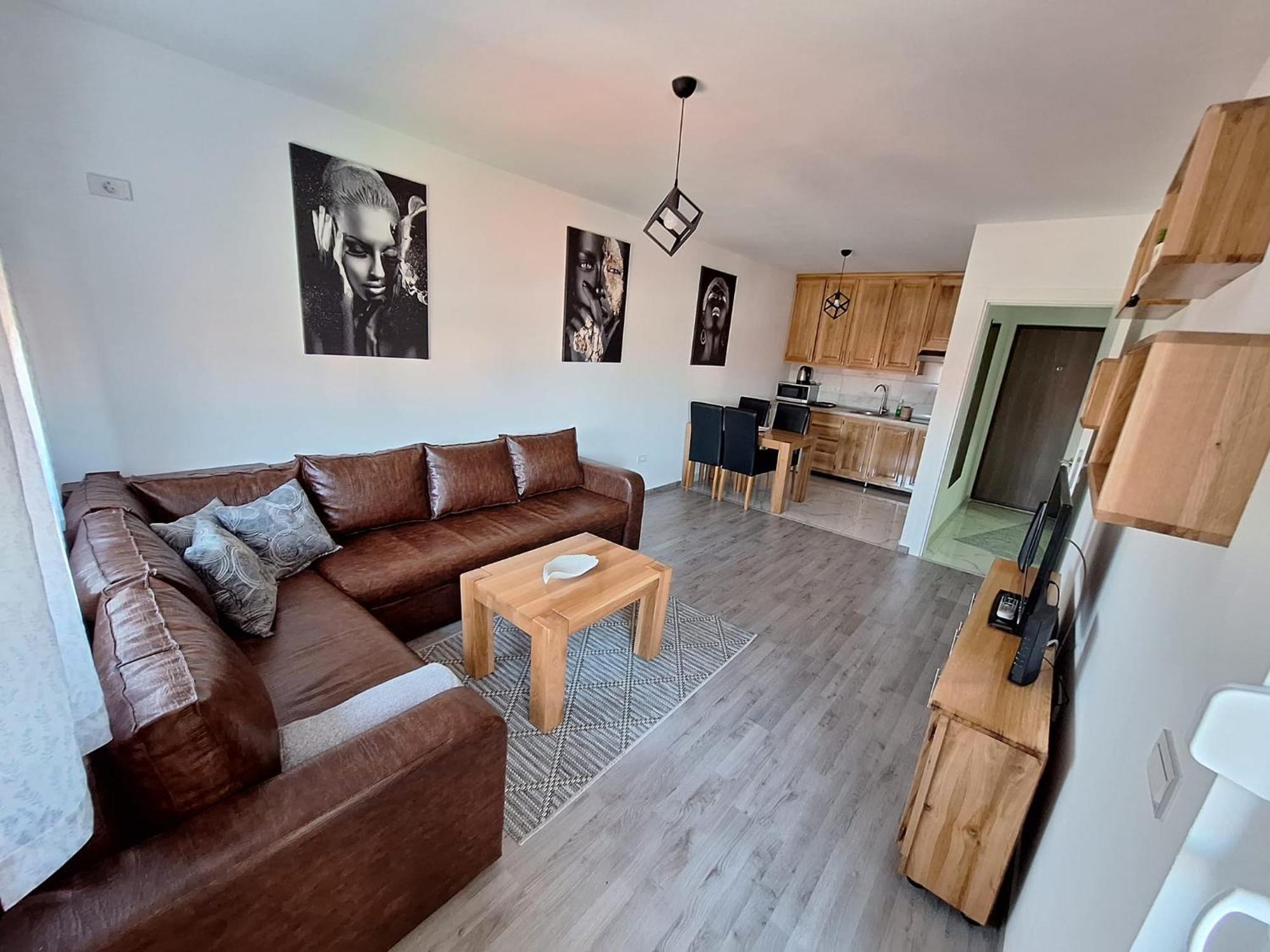 Apartman Lilly Modrica ภายนอก รูปภาพ