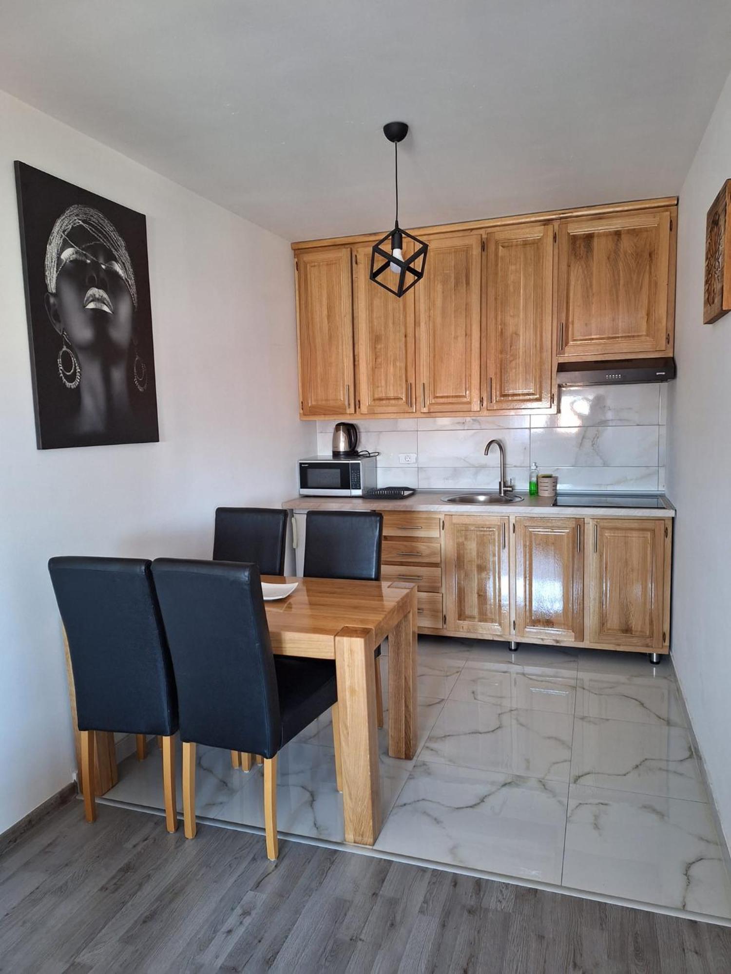 Apartman Lilly Modrica ภายนอก รูปภาพ