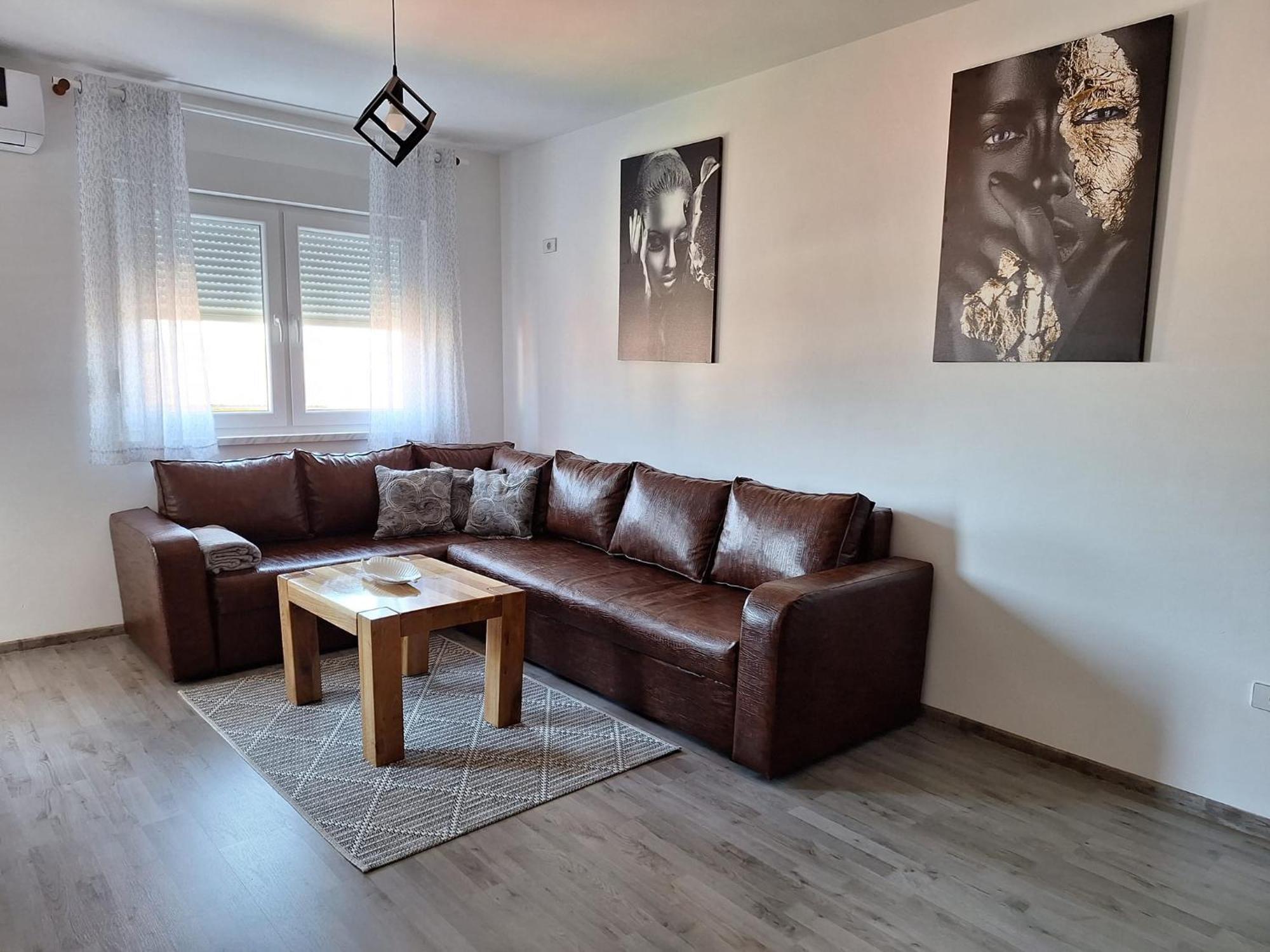 Apartman Lilly Modrica ภายนอก รูปภาพ