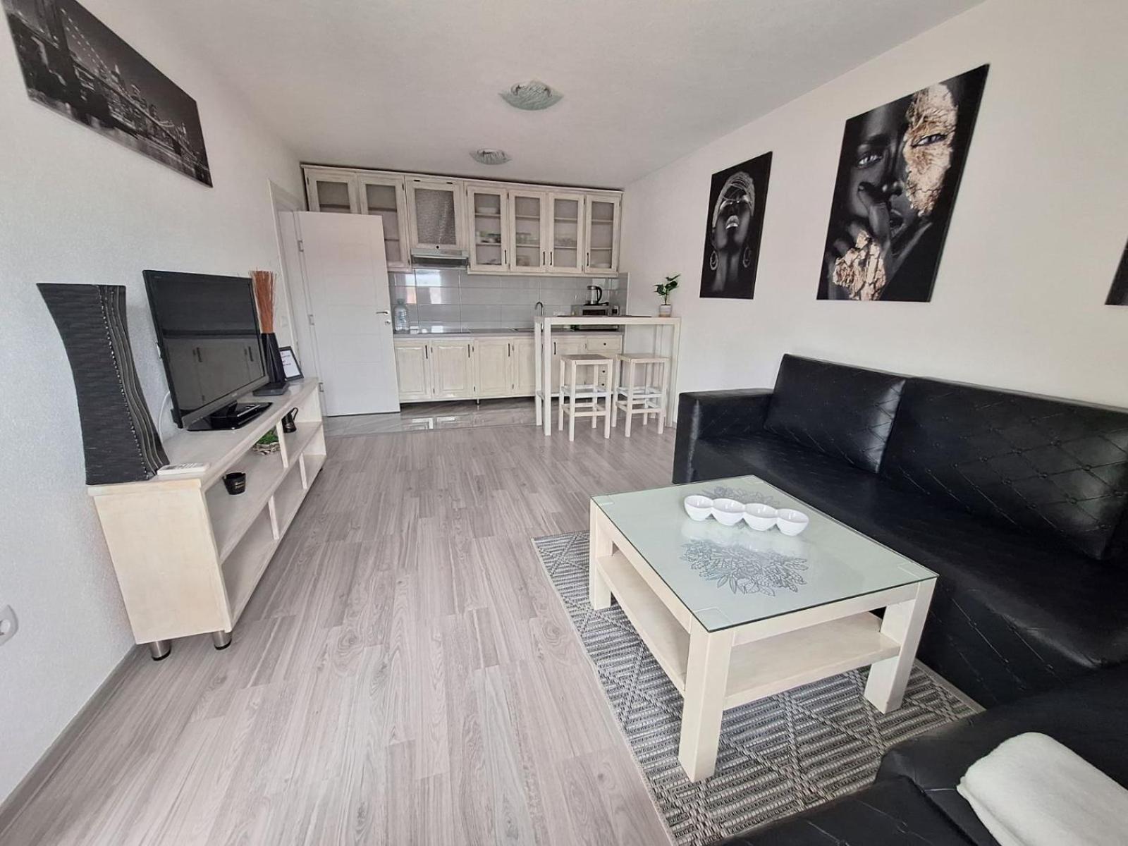 Apartman Lilly Modrica ภายนอก รูปภาพ