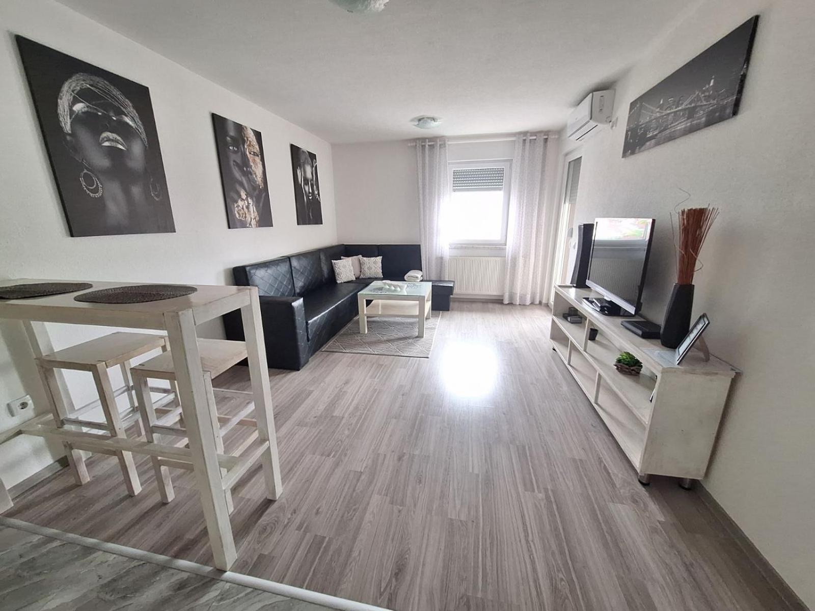 Apartman Lilly Modrica ภายนอก รูปภาพ